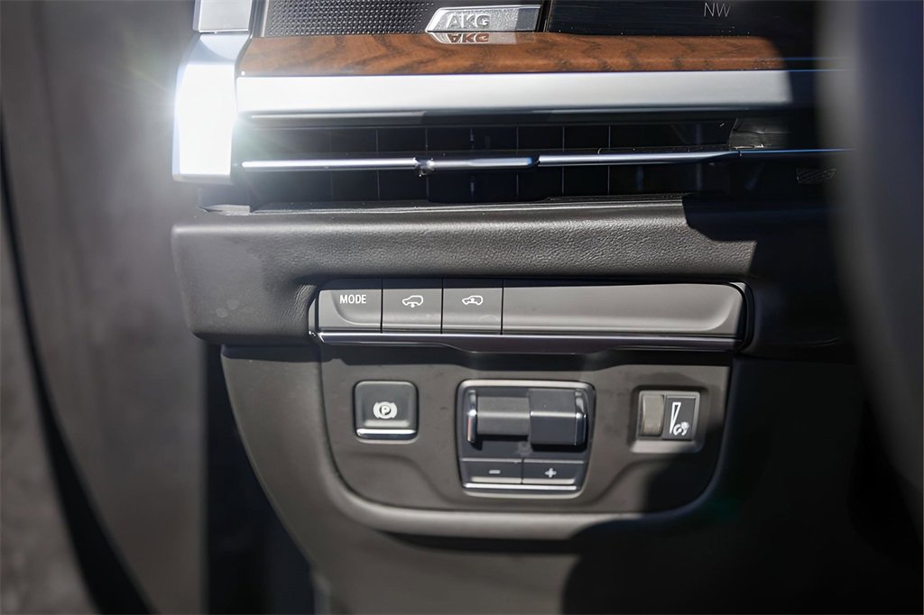 Certified 2025 Cadillac Escalade Sport Platinum w/ LPO, ONYX Package image 15