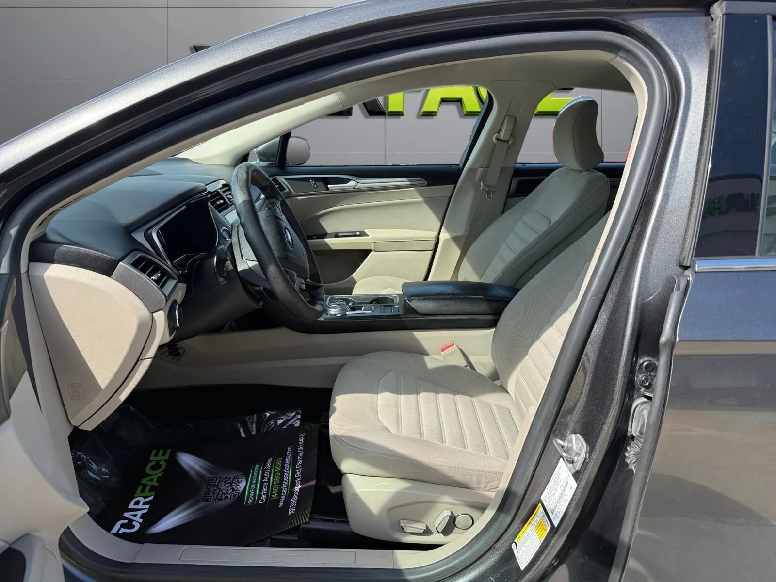 Used 2017 Ford Fusion SE w/ Fusion SE Technology Package FWD image 16