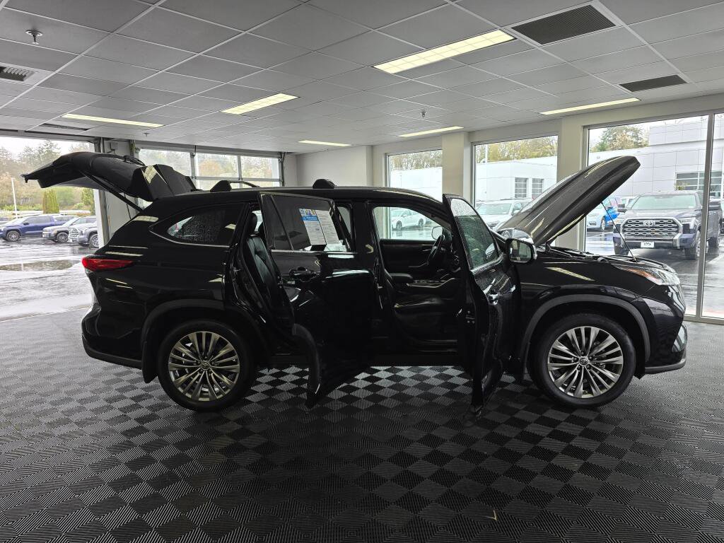 Used 2021 Toyota Highlander Platinum image 17