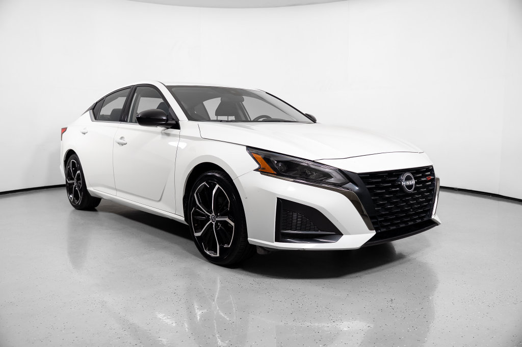 Used 2024 Nissan Altima 2.5 SR FWD image 2