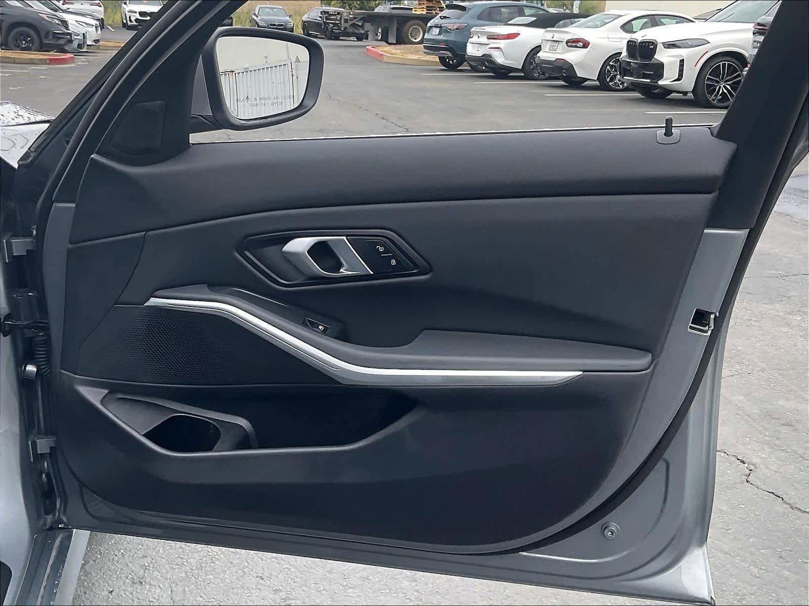 Used 2025 BMW 330i Sedan w/ Premium Package RWD image 26