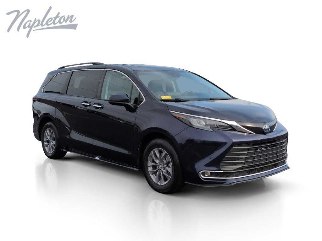 Used 2024 Toyota Sienna XLE FWD image 8