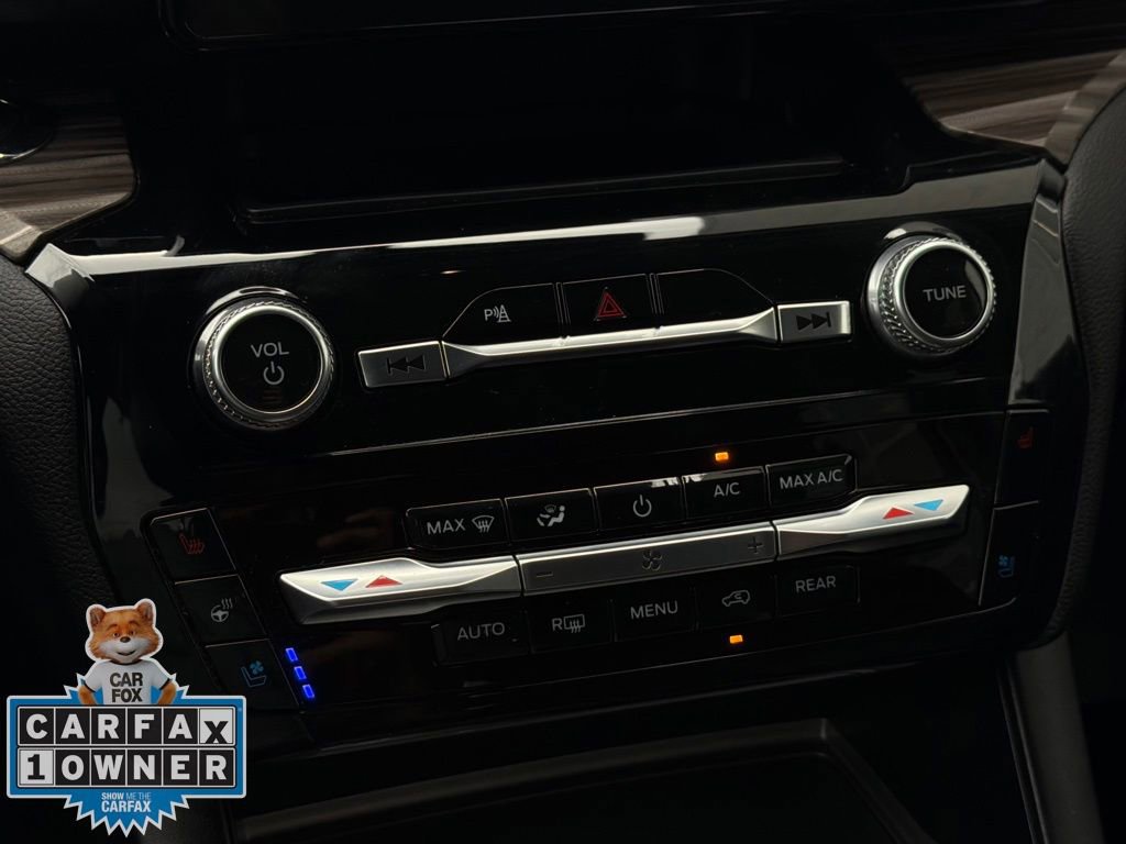 Used 2023 Ford Explorer Limited AWD/4WD image 17