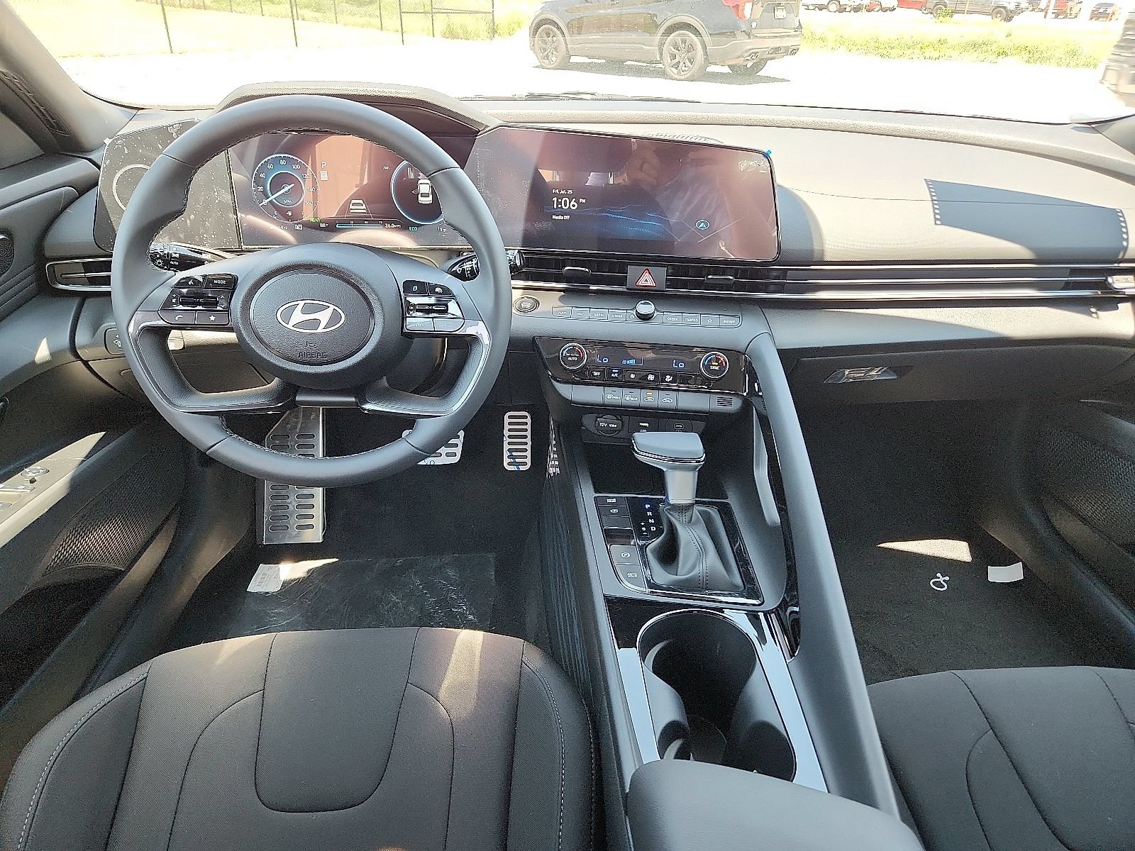 New 2025 Hyundai Elantra SEL FWD image 8