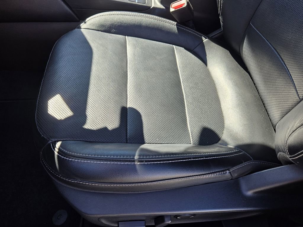 Used 2020 Ford Escape Titanium AWD/4WD image 14