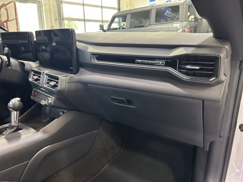 Used 2025 Ford Mustang Coupe image 18