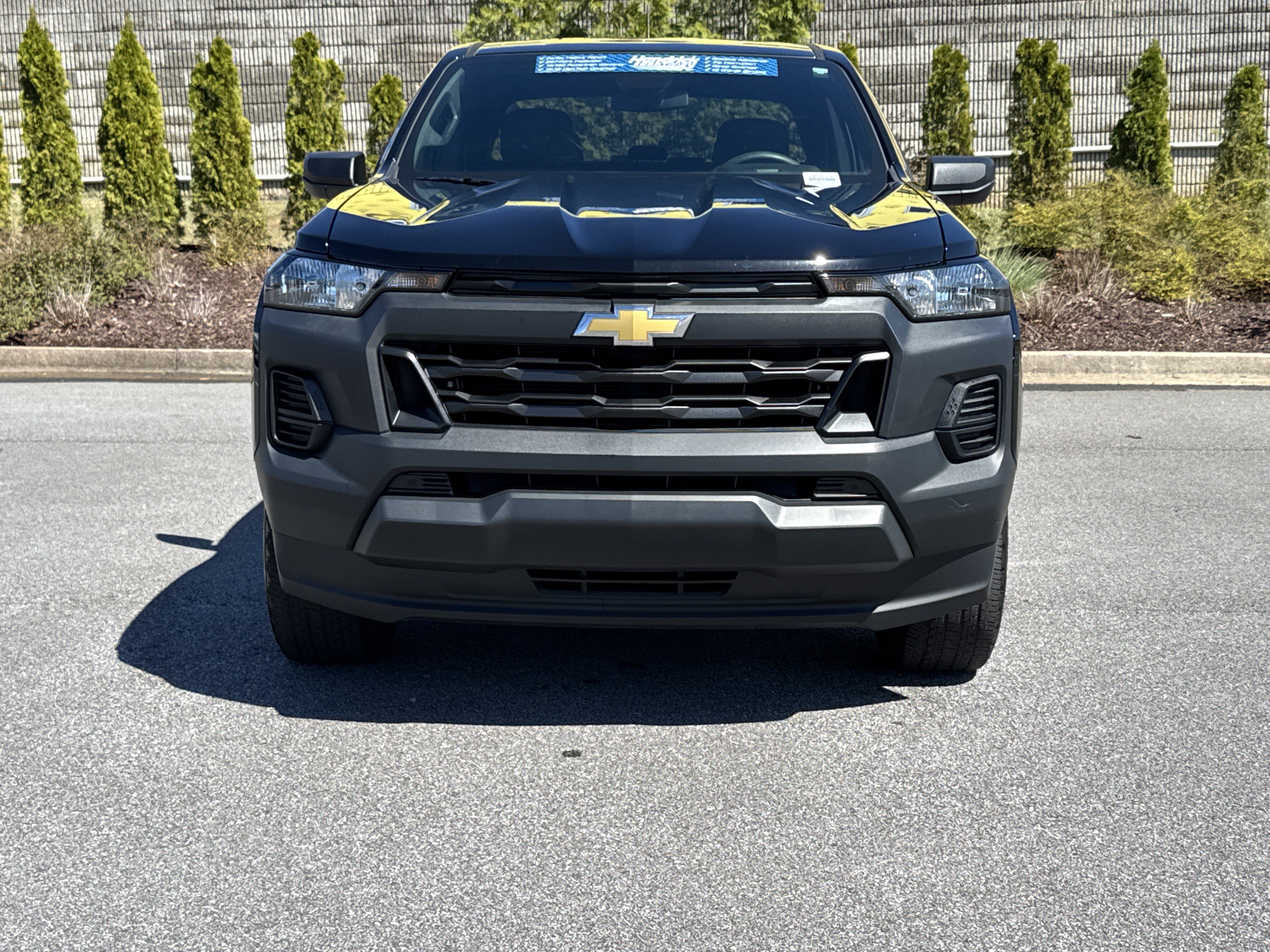Used 2024 Chevrolet Colorado W/T image 3