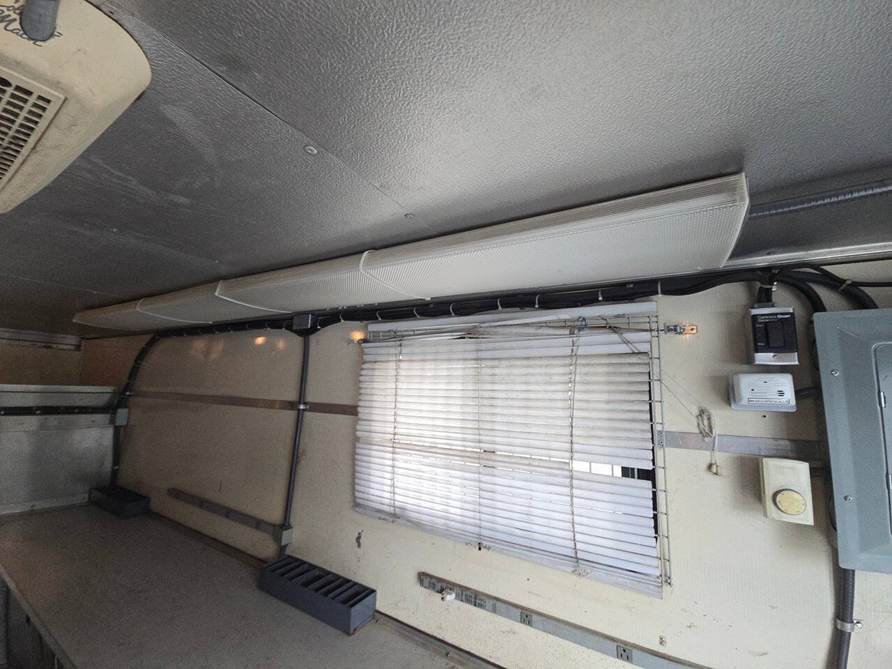 Used 2009 Chevrolet Express 3500 RWD image 19