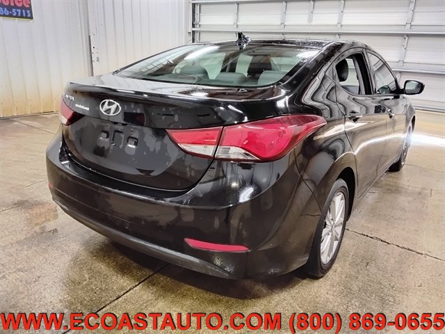 Used 2015 Hyundai Elantra SE w/ Option Group 02 FWD image 3