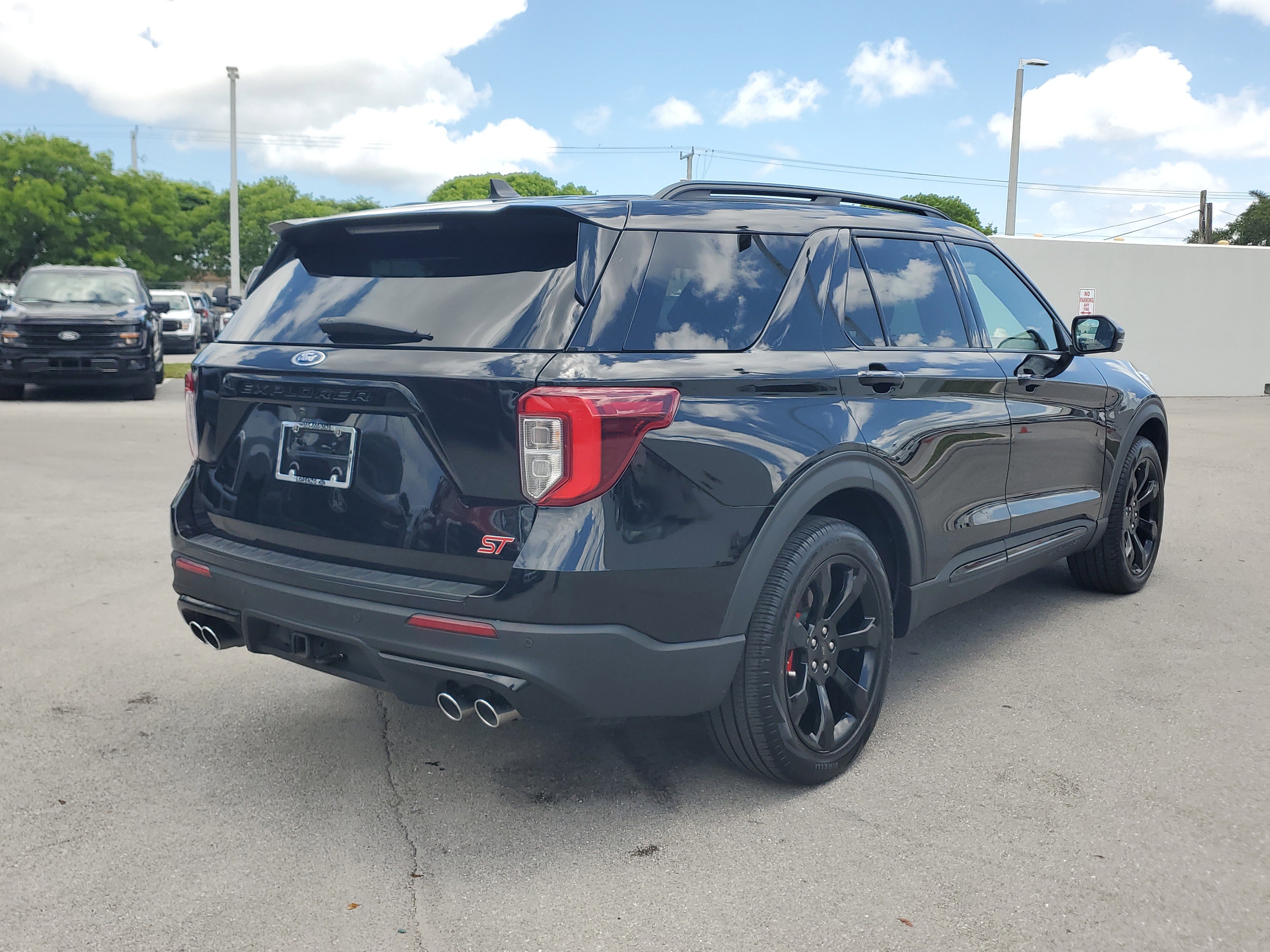Used 2023 Ford Explorer ST w/ Equipment Group 401A AWD/4WD image 5