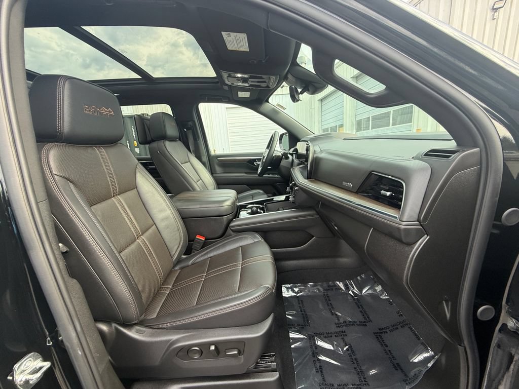 Used 2025 Chevrolet Tahoe High Country AWD/4WD image 27