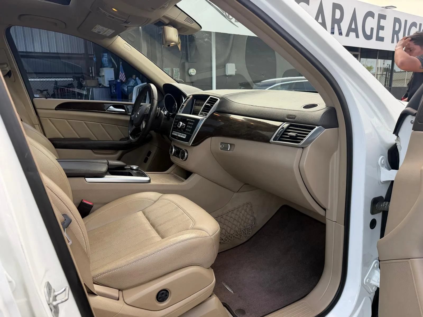 Used 2016 Mercedes-Benz GL 450 4MATIC w/ Premium I Package image 30