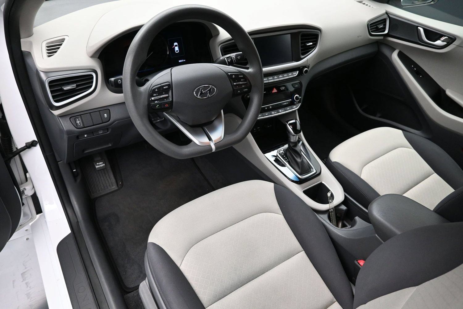 Used 2018 Hyundai Ioniq Blue FWD image 22