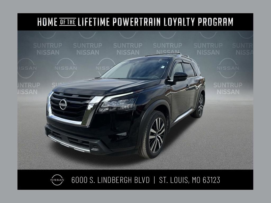 Used 2025 Nissan Pathfinder Platinum image 1