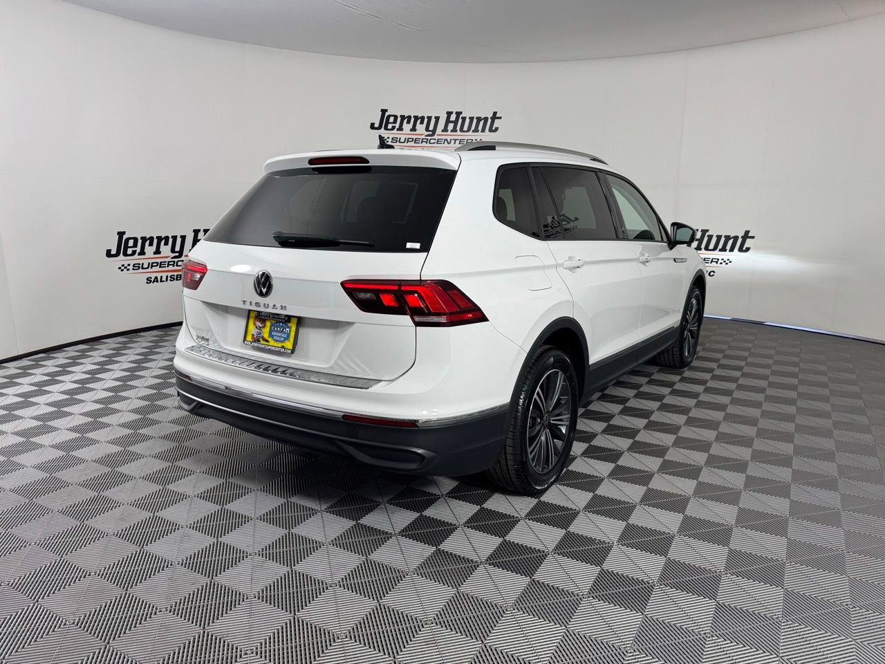 Used 2024 Volkswagen Tiguan Wolfsburg Edition image 7