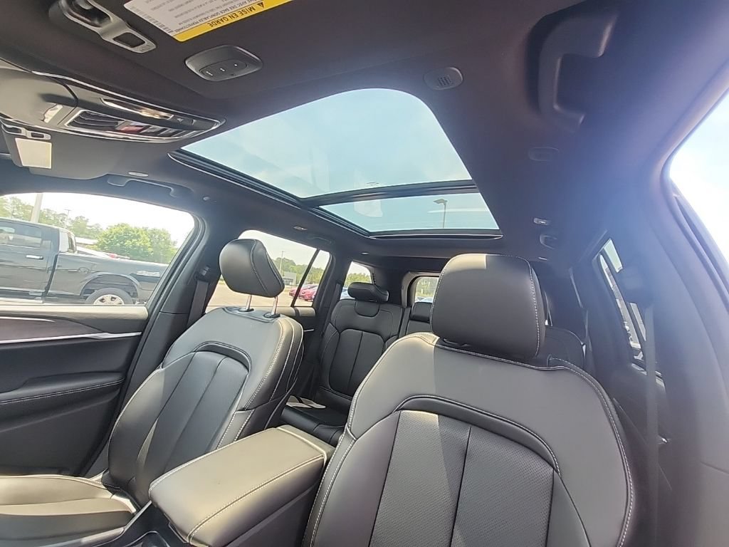 New 2026 Jeep Grand Cherokee Limited w/ Luxury Tech Group II RWD image 6
