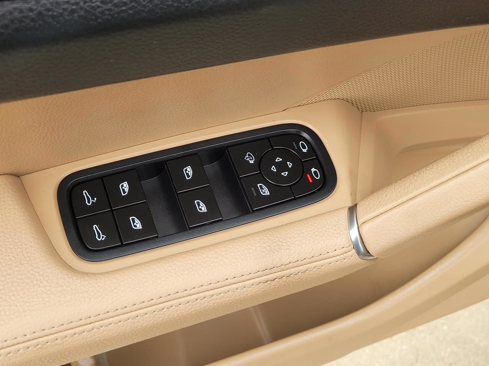 Used 2023 Porsche Cayenne Platinum Edition AWD/4WD image 24