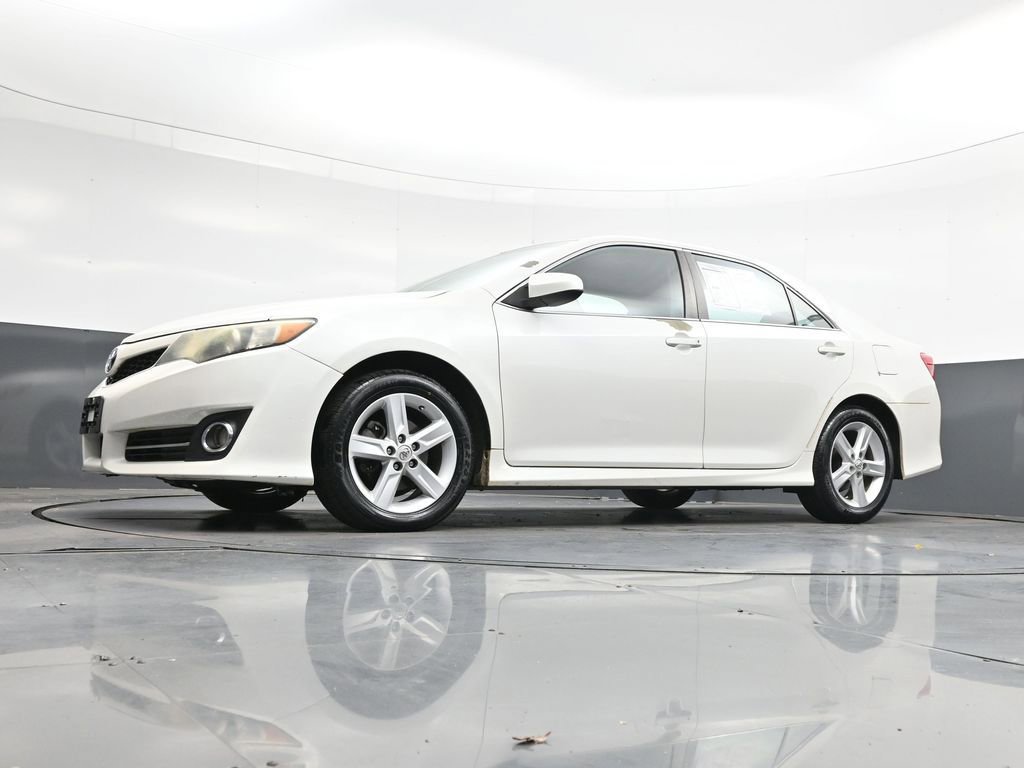 Used 2014 Toyota Camry SE FWD image 42