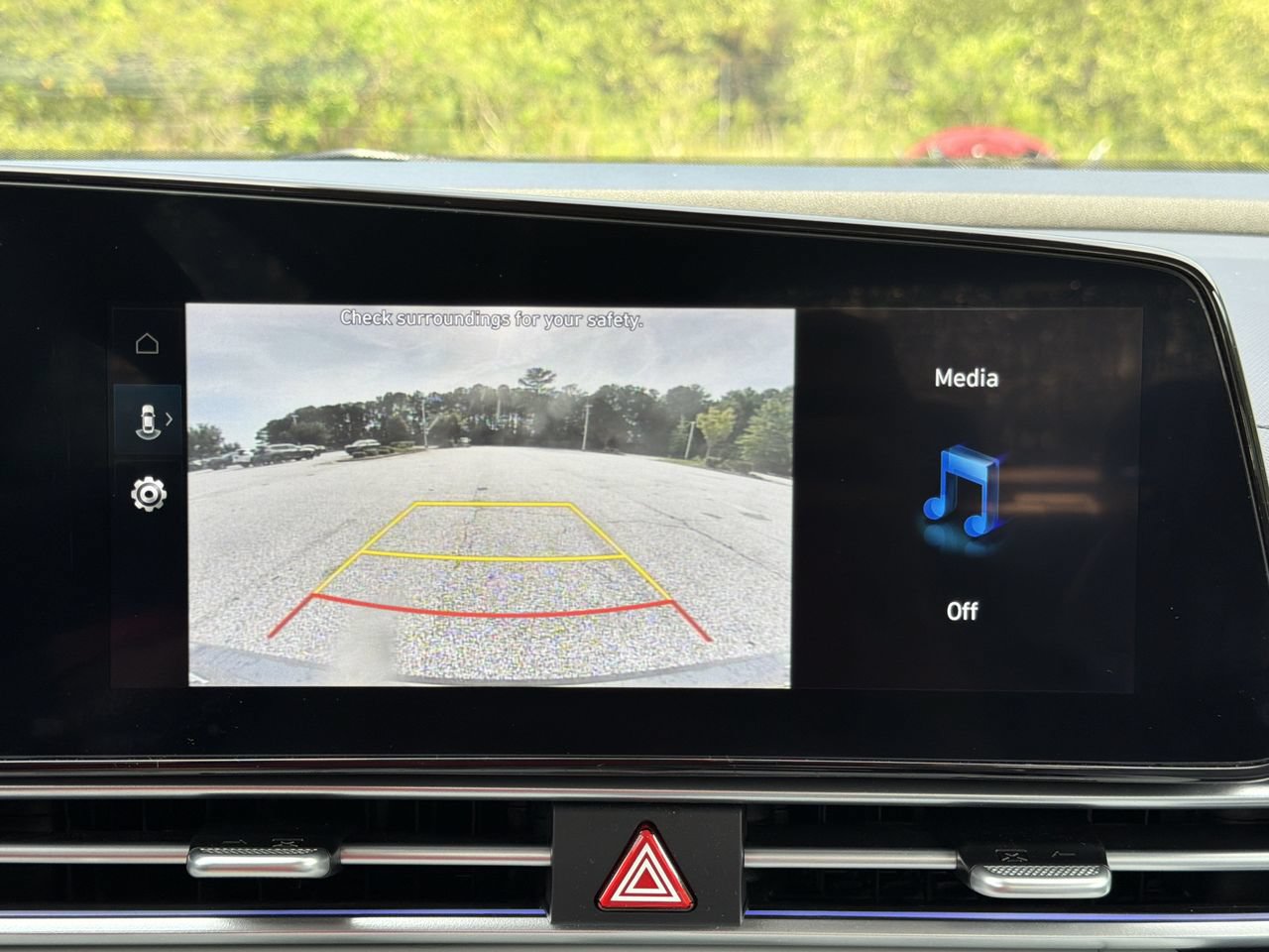 Used 2025 Hyundai Elantra Limited FWD image 3