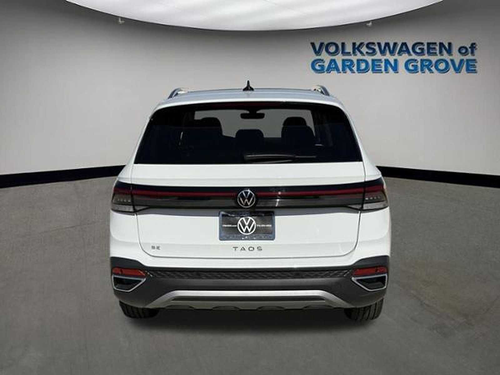 New 2026 Volkswagen Taos SE FWD image 6