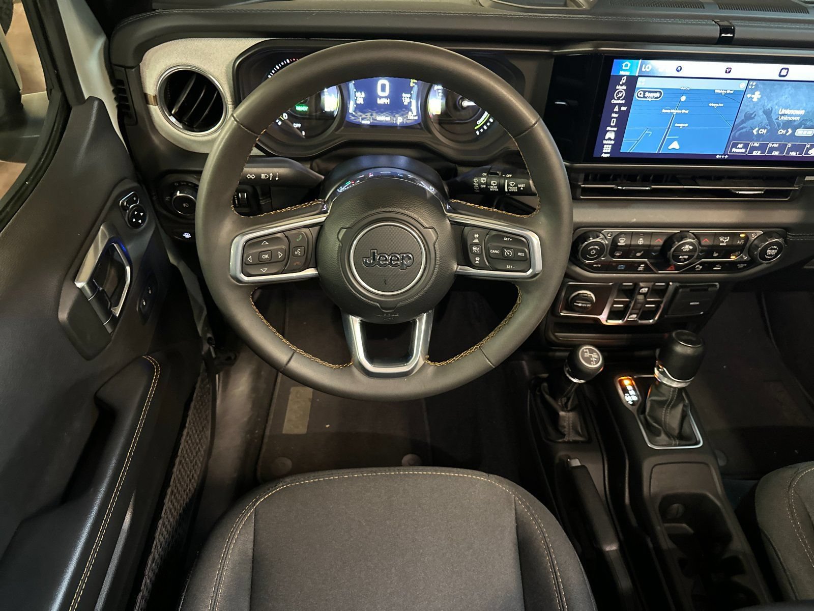 Used 2024 Jeep Wrangler Unlimited Sahara w/ Technology Group AWD/4WD image 13