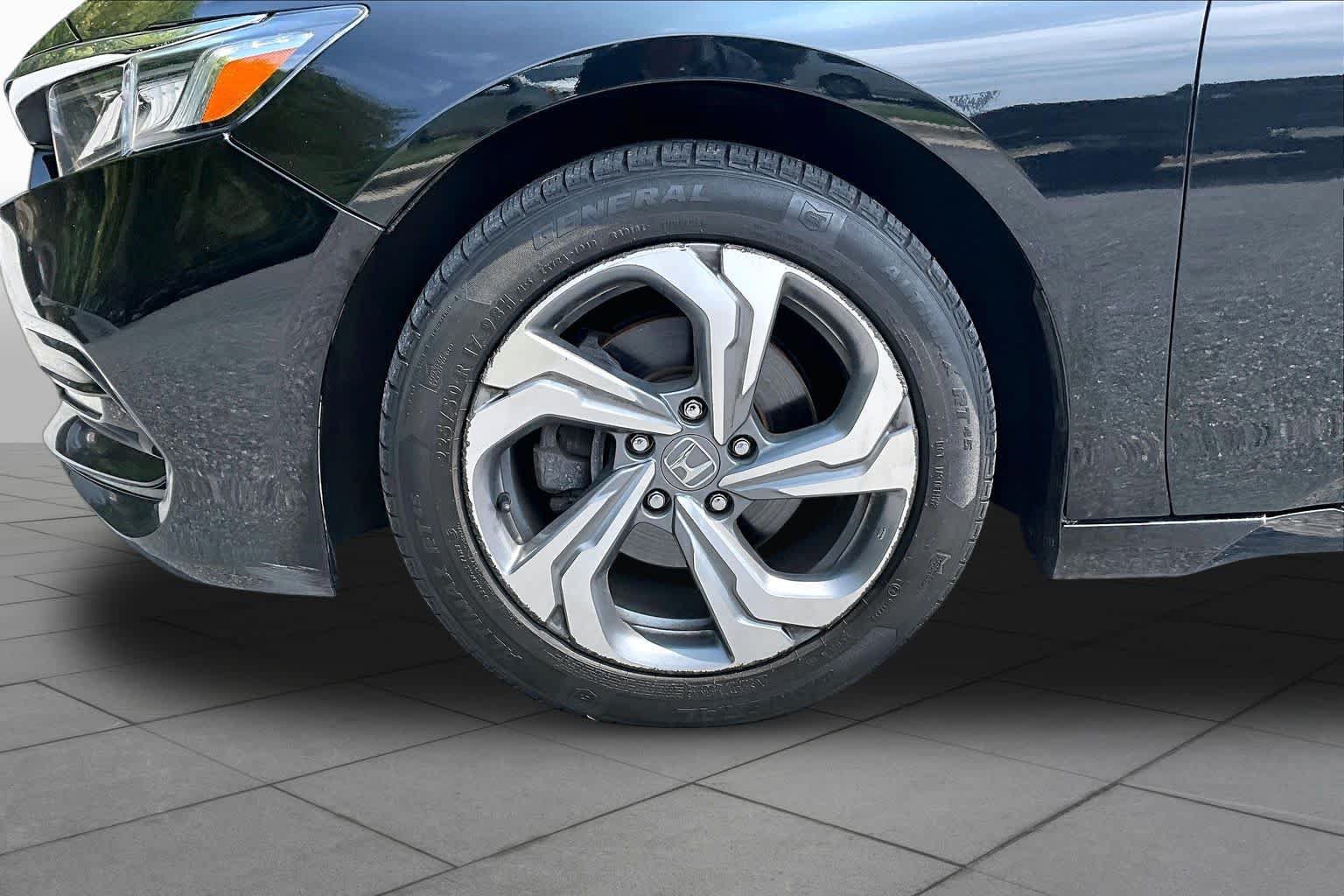 Used 2020 Honda Accord EX image 11