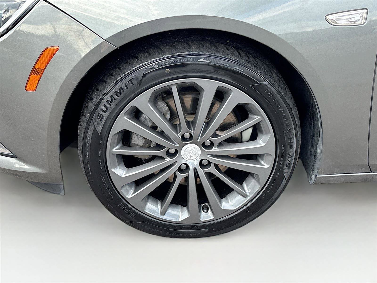 Used 2019 Buick Regal Essence w/ Driver Confidence Package I image 32