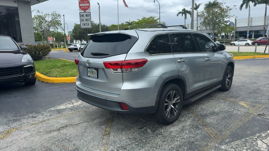 Used 2019 Toyota Highlander LE FWD image 6
