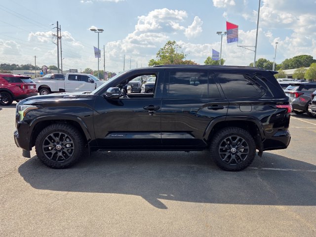 Used 2024 Toyota Sequoia Platinum AWD/4WD image 4