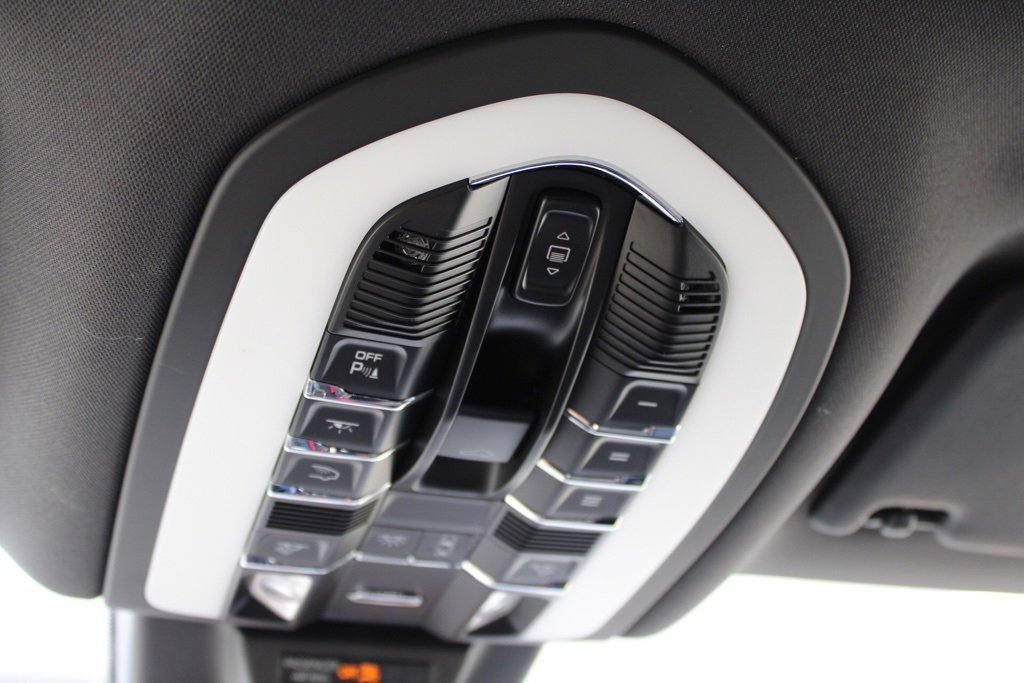 Used 2024 Porsche Macan image 32