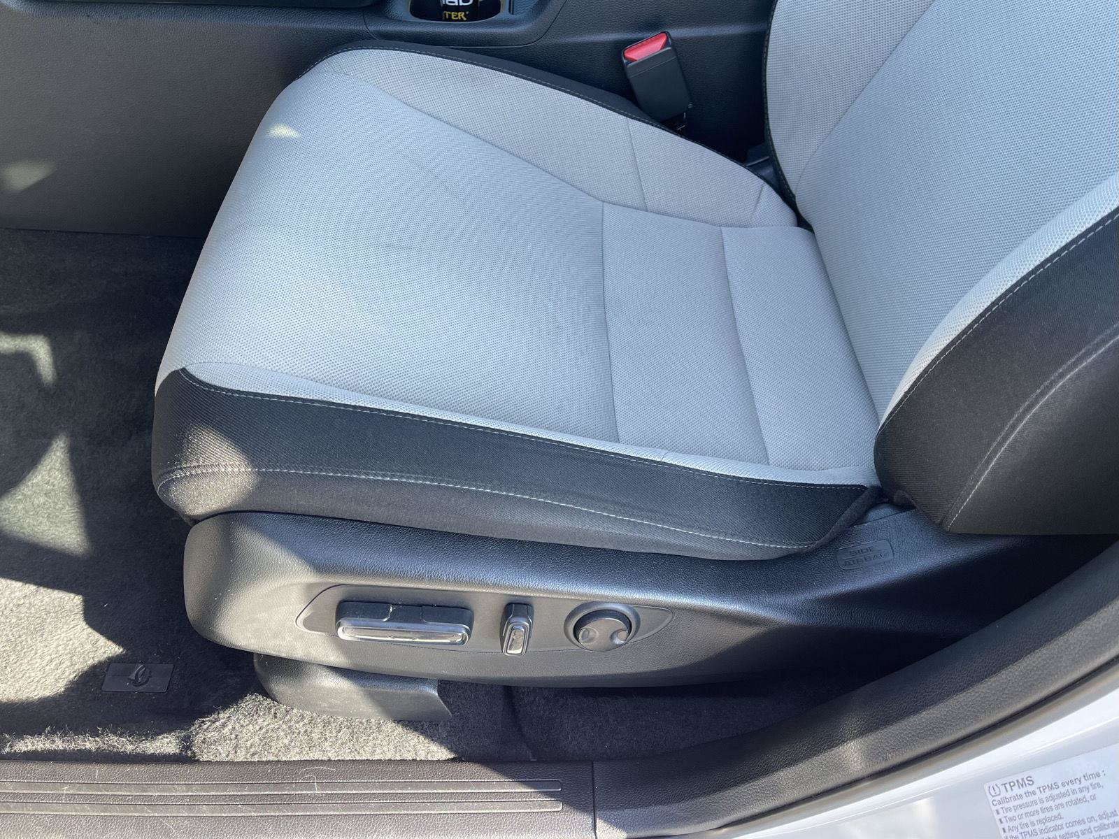 Used 2023 Honda CR-V EX image 3