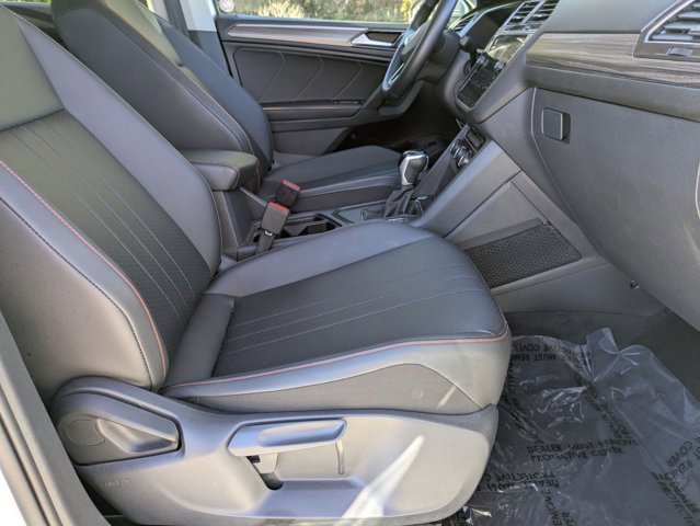 Used 2024 Volkswagen Tiguan SE image 25