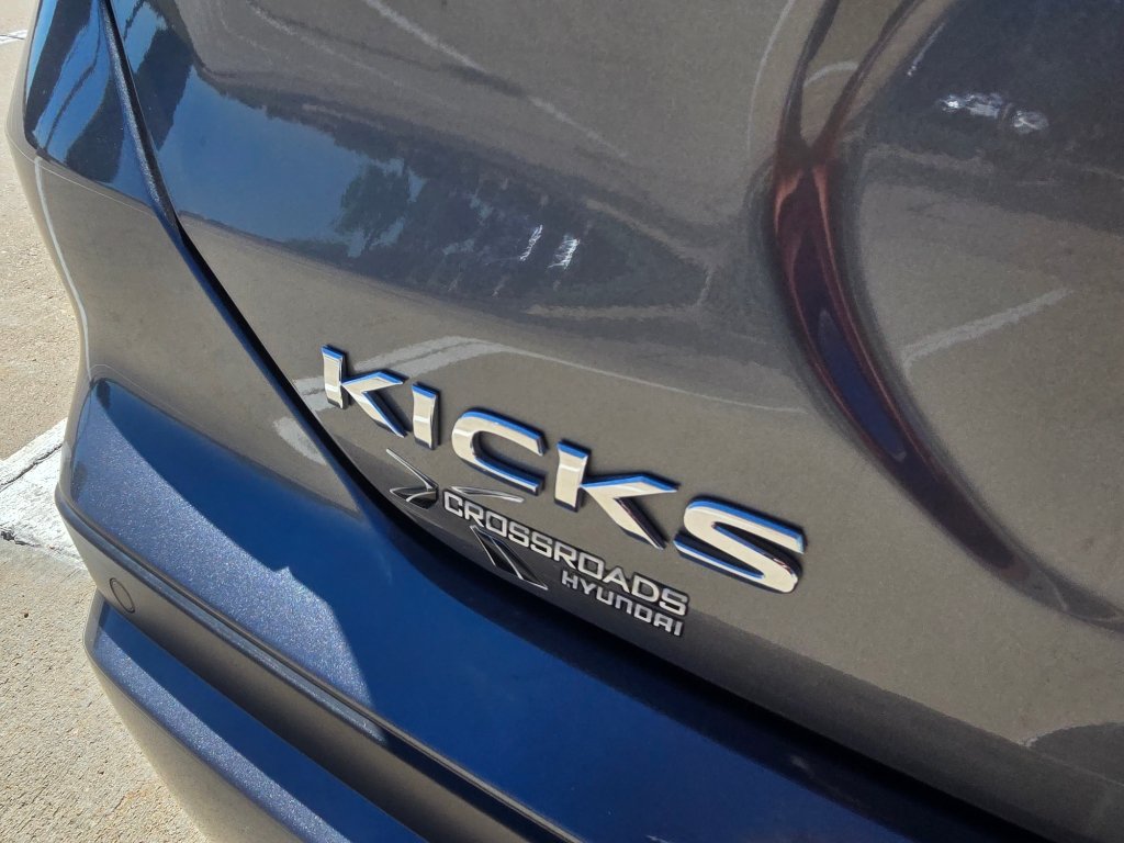 Used 2024 Nissan Kicks SV FWD image 11