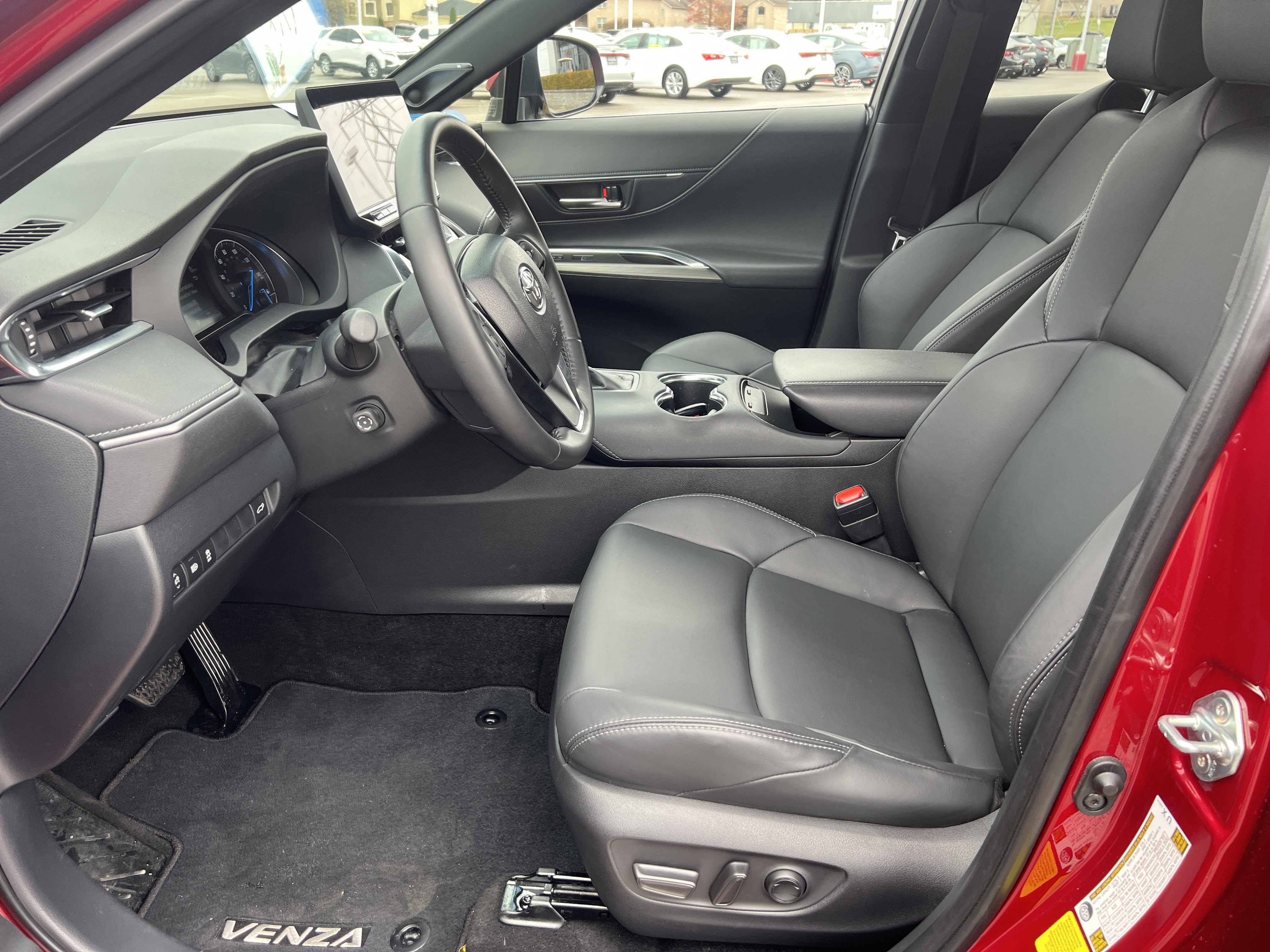 Certified 2024 Toyota Venza XLE image 15