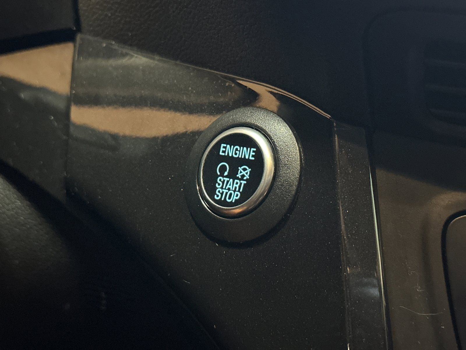 Used 2017 Ford Escape Titanium image 22