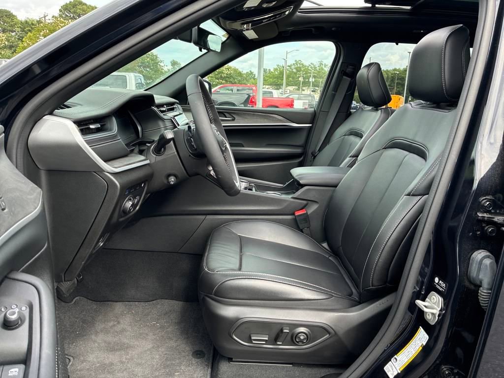 New 2024 Jeep Grand Cherokee Limited 4xe w/ Luxury Tech Group II image 10