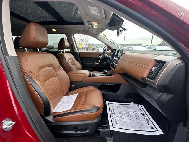 Used 2022 Nissan Pathfinder Platinum w/ Cargo Package image 30