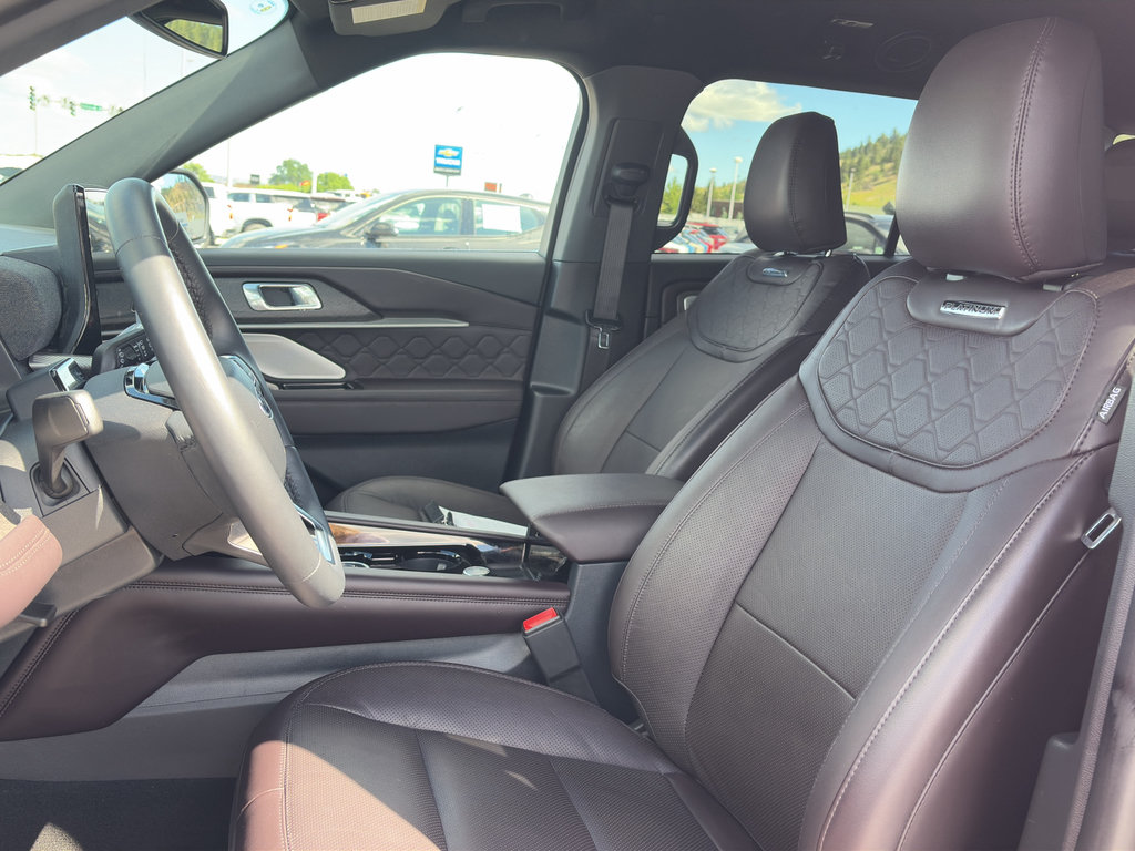 Used 2026 Ford Explorer Platinum w/ LUX Leather Package AWD/4WD image 9
