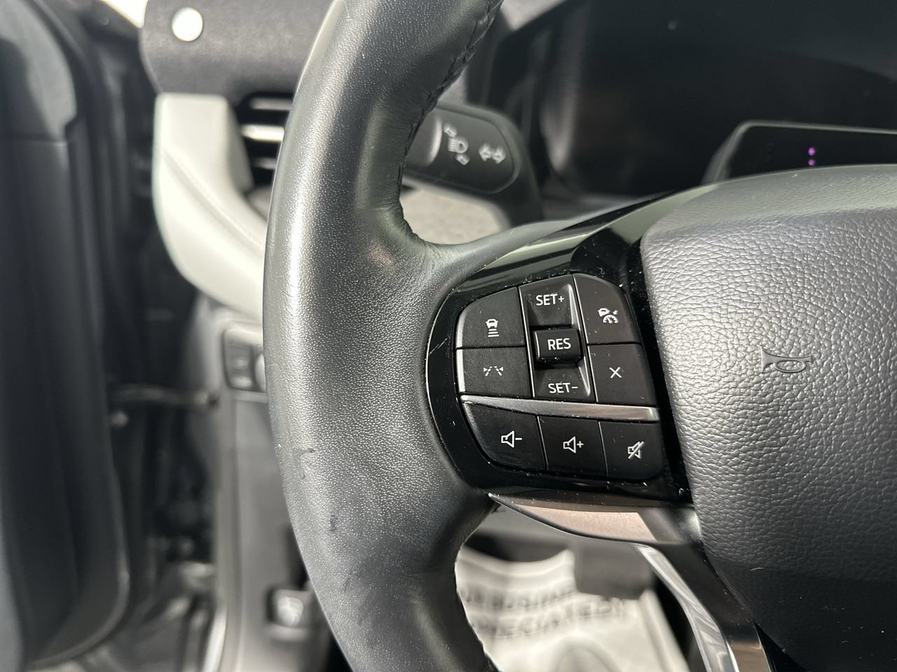 Used 2025 Ford Explorer Platinum w/ Ultimate Package AWD/4WD image 6