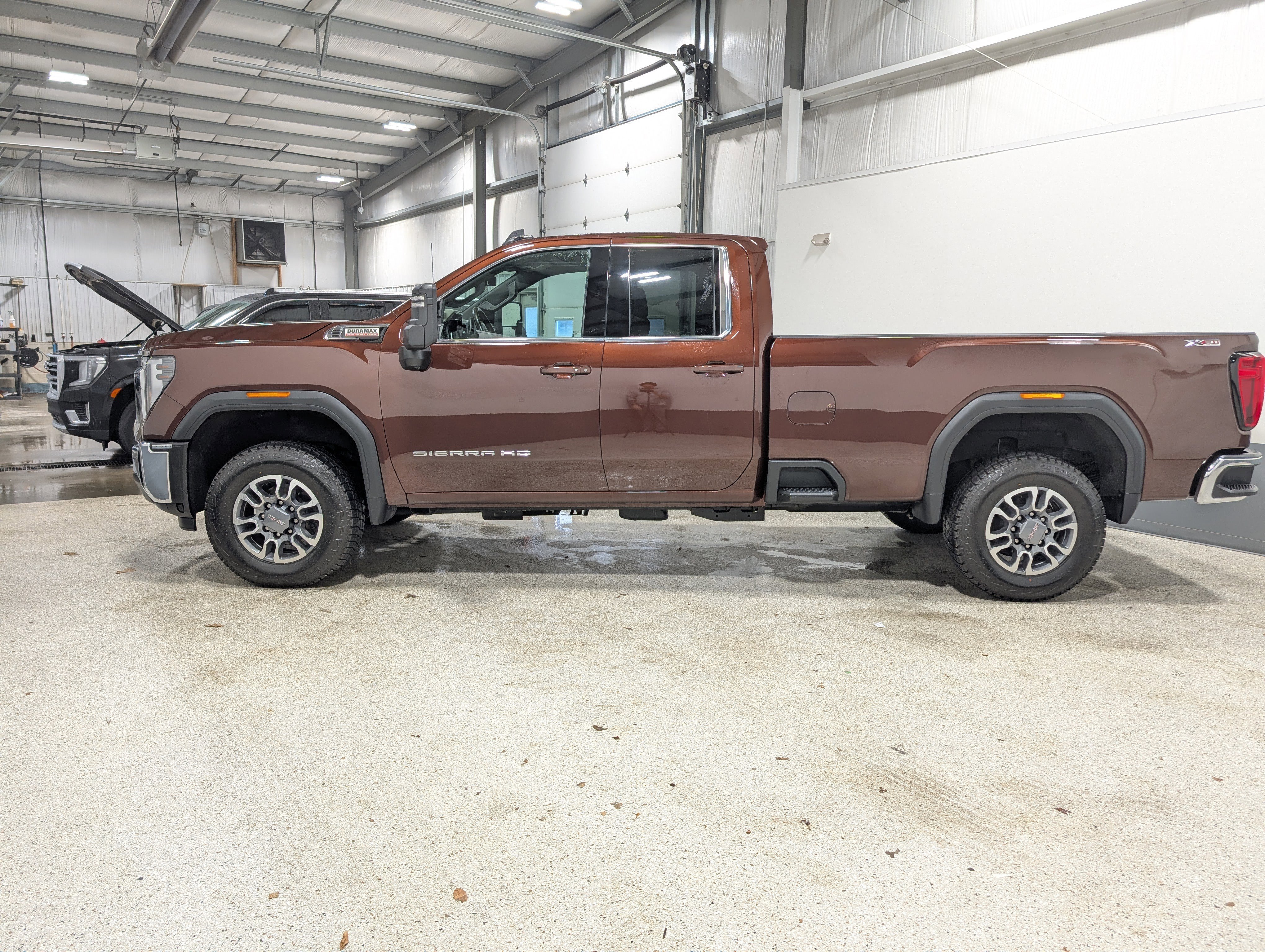 Used 2024 GMC Sierra 3500 SLE w/ SLE Value Package image 6