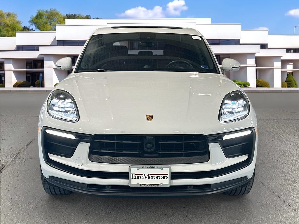 Used 2024 Porsche Macan AWD/4WD image 2