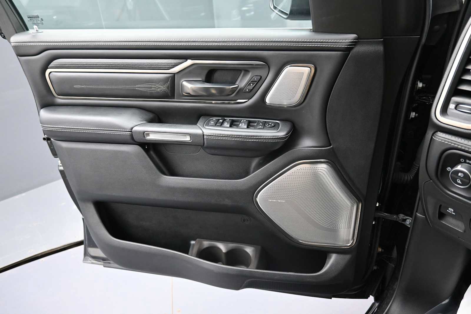 Used 2019 RAM 1500 Limited AWD/4WD image 11