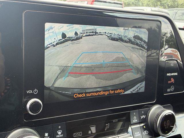 Certified 2024 Toyota Highlander LE FWD image 15