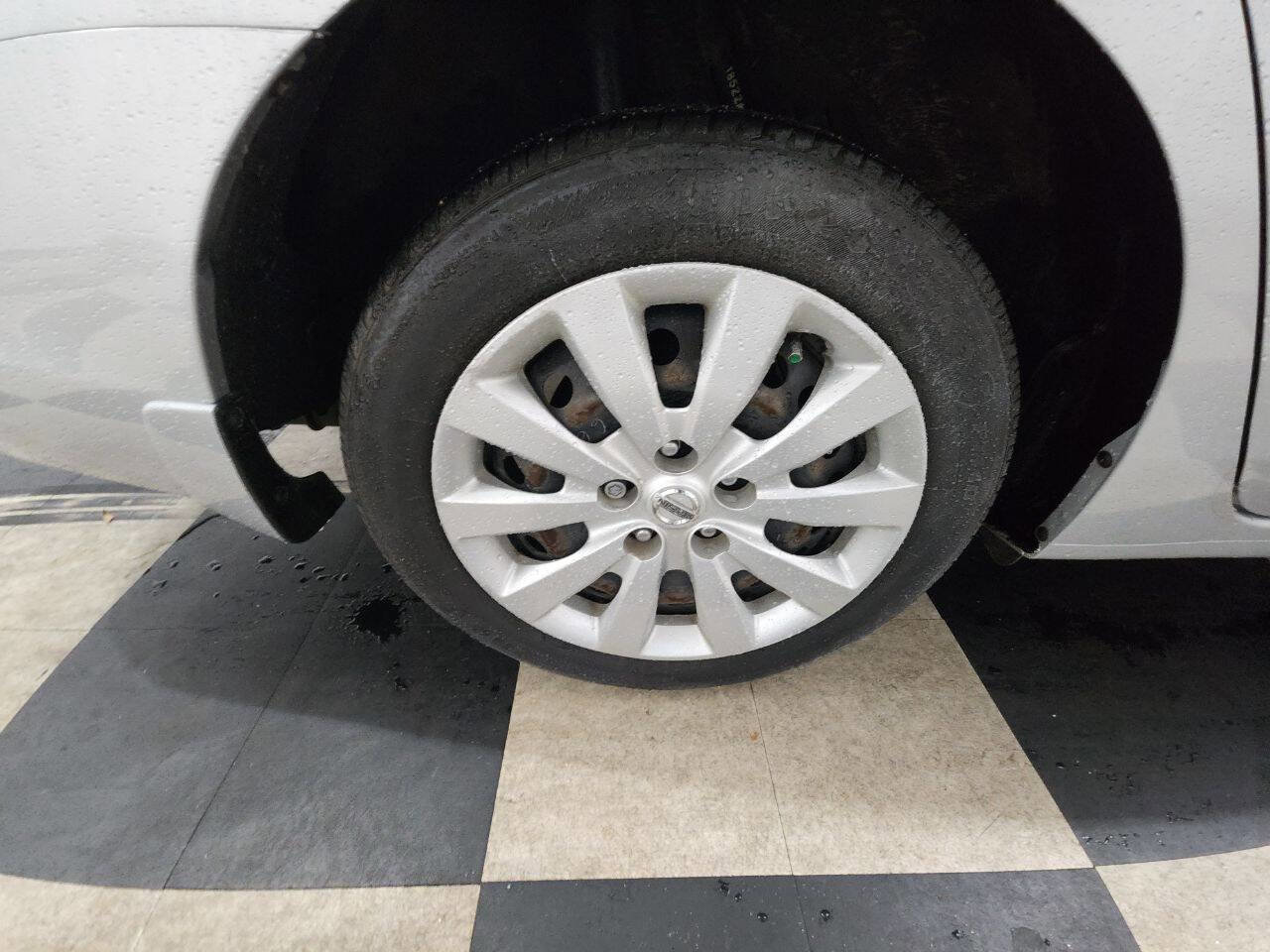 Used 2018 Nissan Sentra S image 40