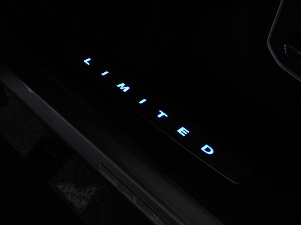 Used 2021 Ford F450 Limited w/ FX4 Off-Road Package AWD/4WD image 28