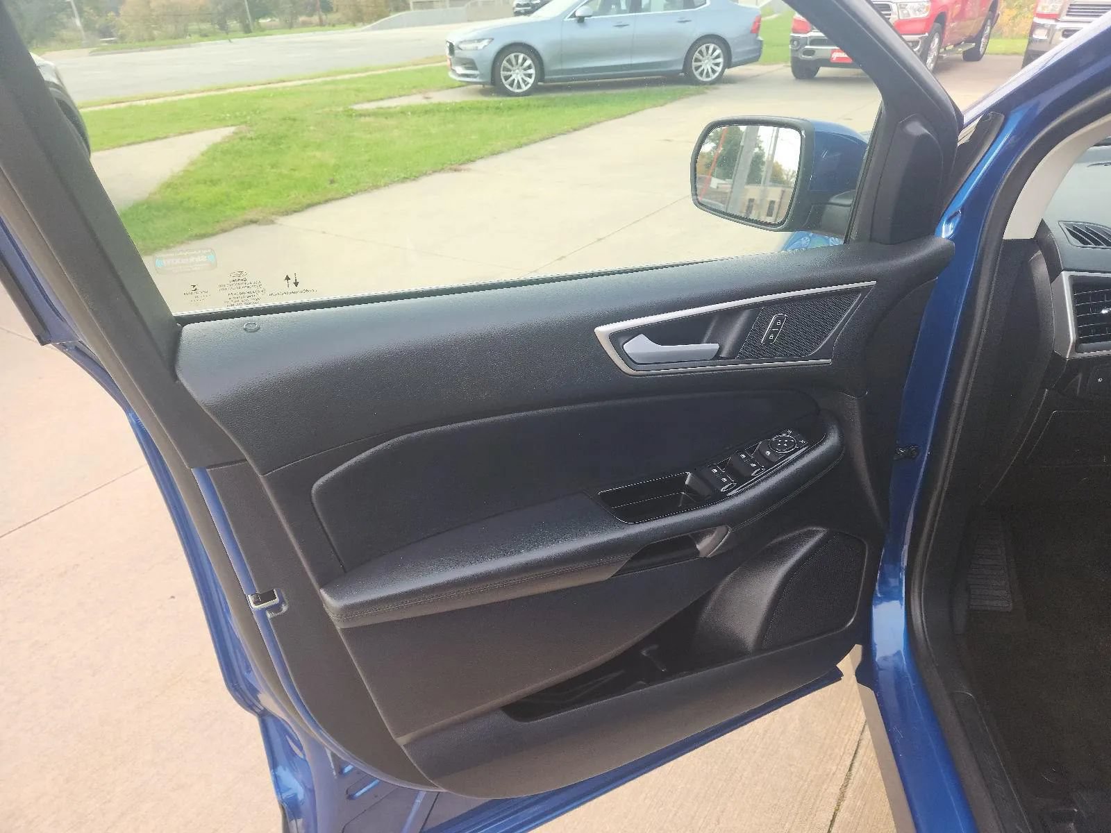 Used 2020 Ford Edge SEL w/ Cold Weather Package AWD/4WD image 12