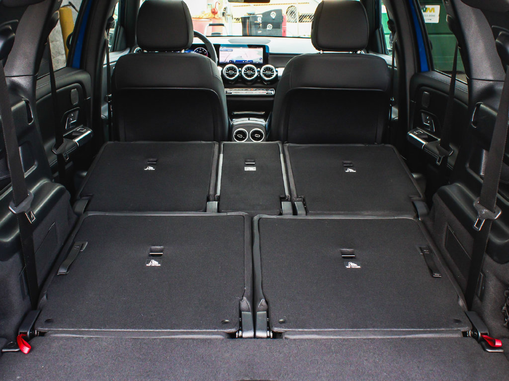Used 2025 Mercedes-Benz GLB 250 4MATIC image 48