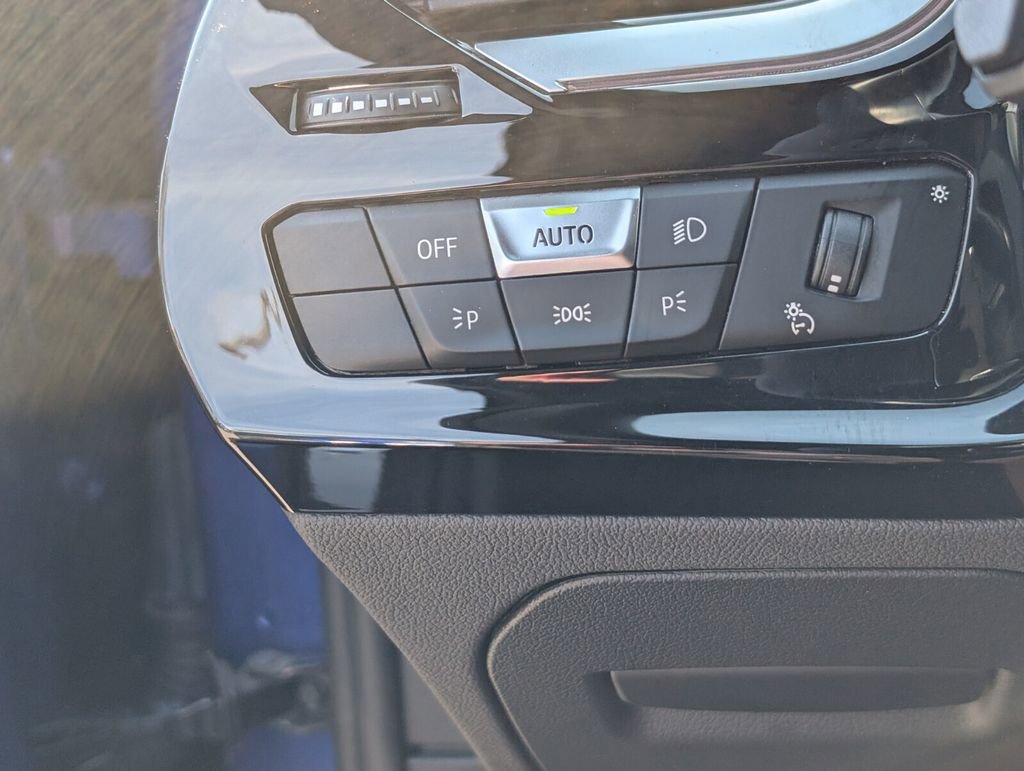 Used 2025 BMW Z4 sDrive30i image 25