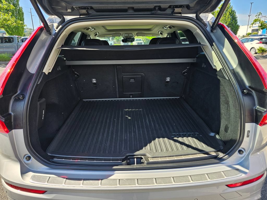 Used 2023 Volvo XC60 B5 Plus w/ Climate Package AWD/4WD image 11