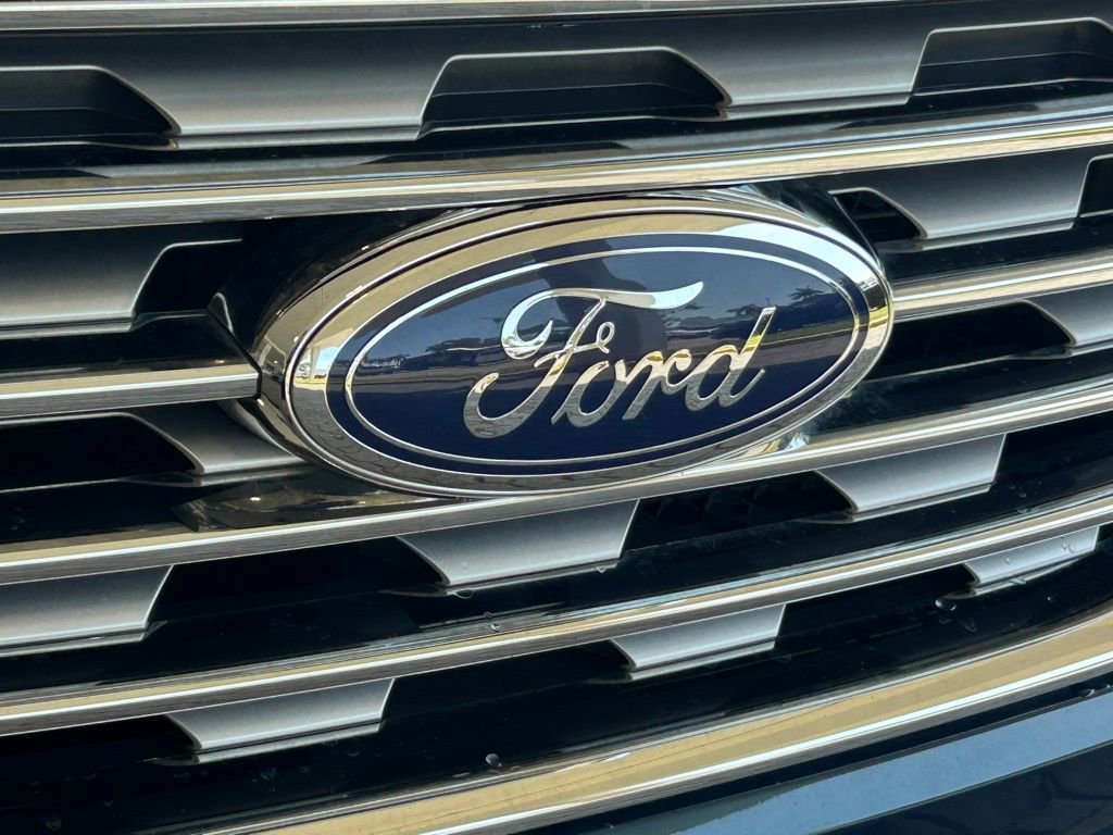 Used 2020 Ford Edge SEL w/ Cold Weather Package FWD image 17